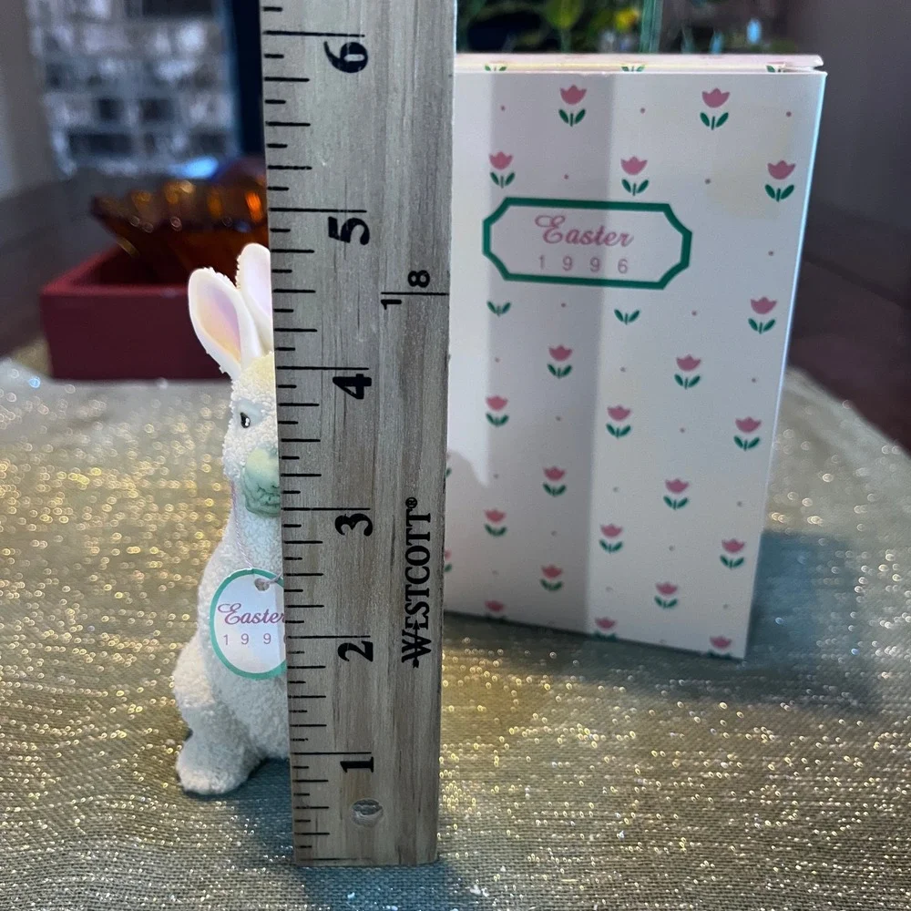 Department 56 Snowbunnies Easter 1996 Bunny with Carrot Figurine 2765-0 Boxed